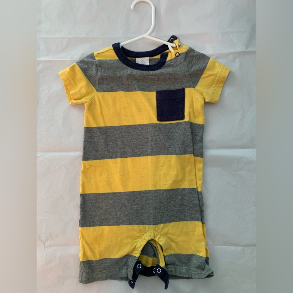 Hanna Andersson gray yellow striped snap shorts onesie. Boys 12-18 months.